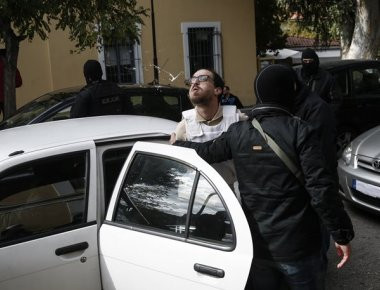 Κ.Γιαγτζόγλου: Έφτυσε τους δημοσιογράφους ο 29χρονος - Πήρε προθεσμία μέχρι την Παρασκευή (φωτό, βίντεο)